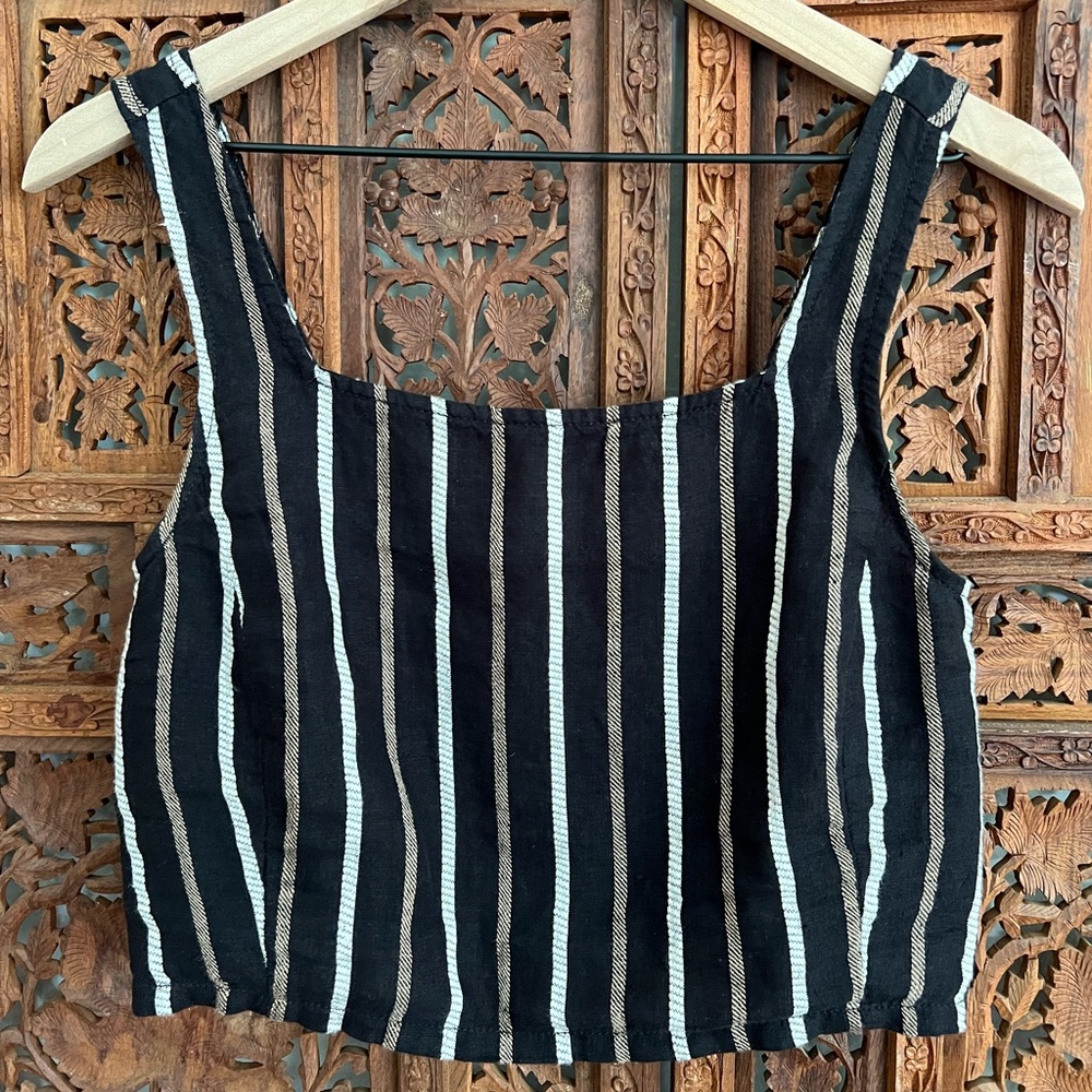 Lou and Grey 100% linen crop top